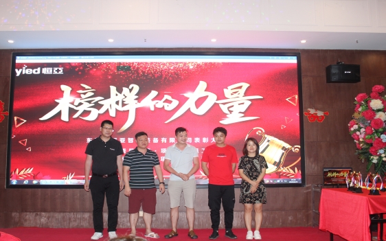 恒亞成員獲獎3